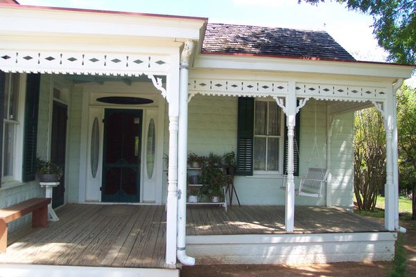 Nice porch and swing