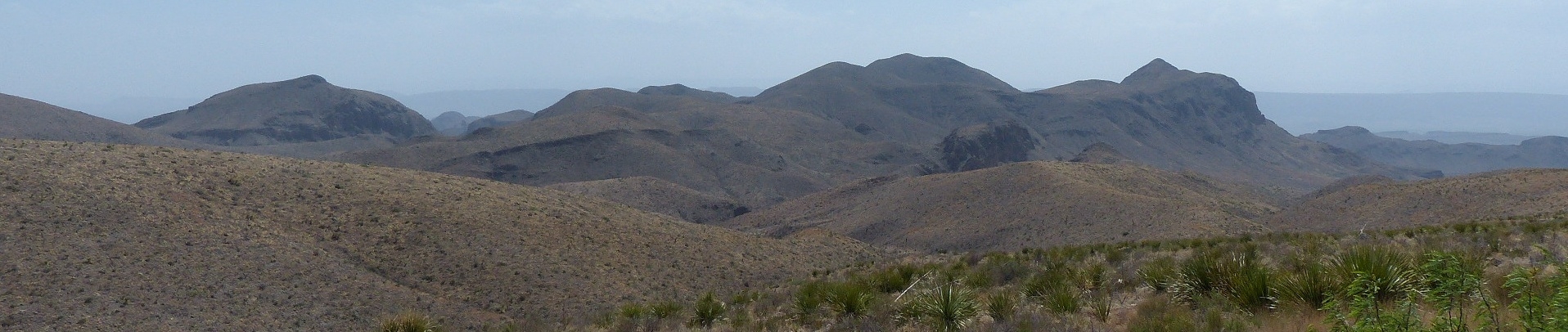 P1010836_desert_mountains_panoramic_180.jpg