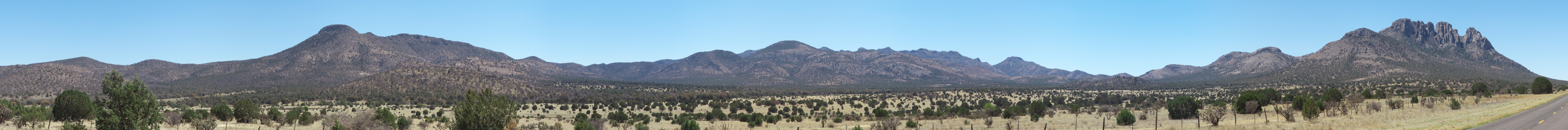 P1000626_davis_mountains_scenic_drive_panoramic_180.jpg