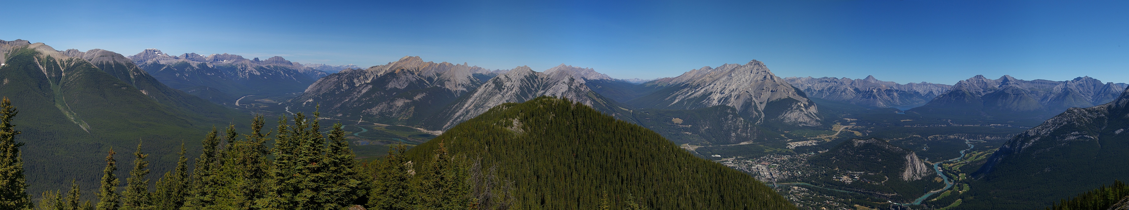 pano10_panoramic_view_from_sulphur_mountain_180.jpg