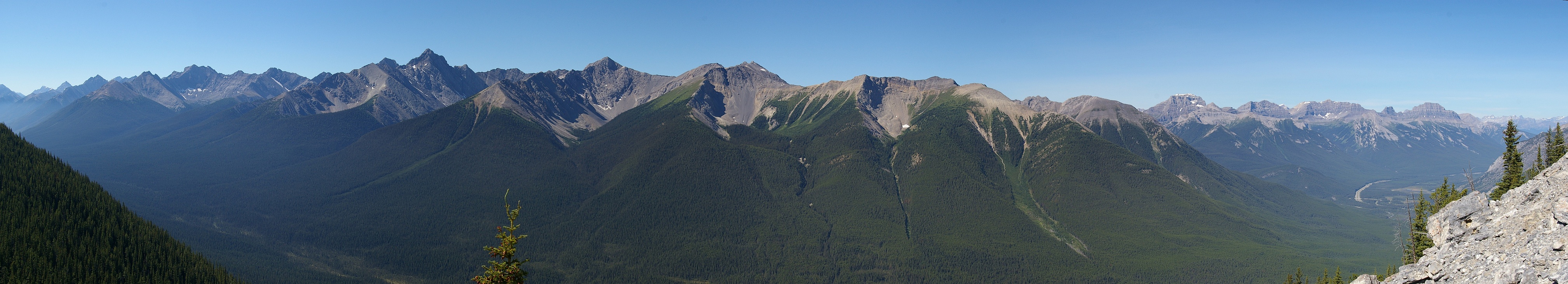 pano5_panoramic_view_from_sulphur_mountain_180.jpg